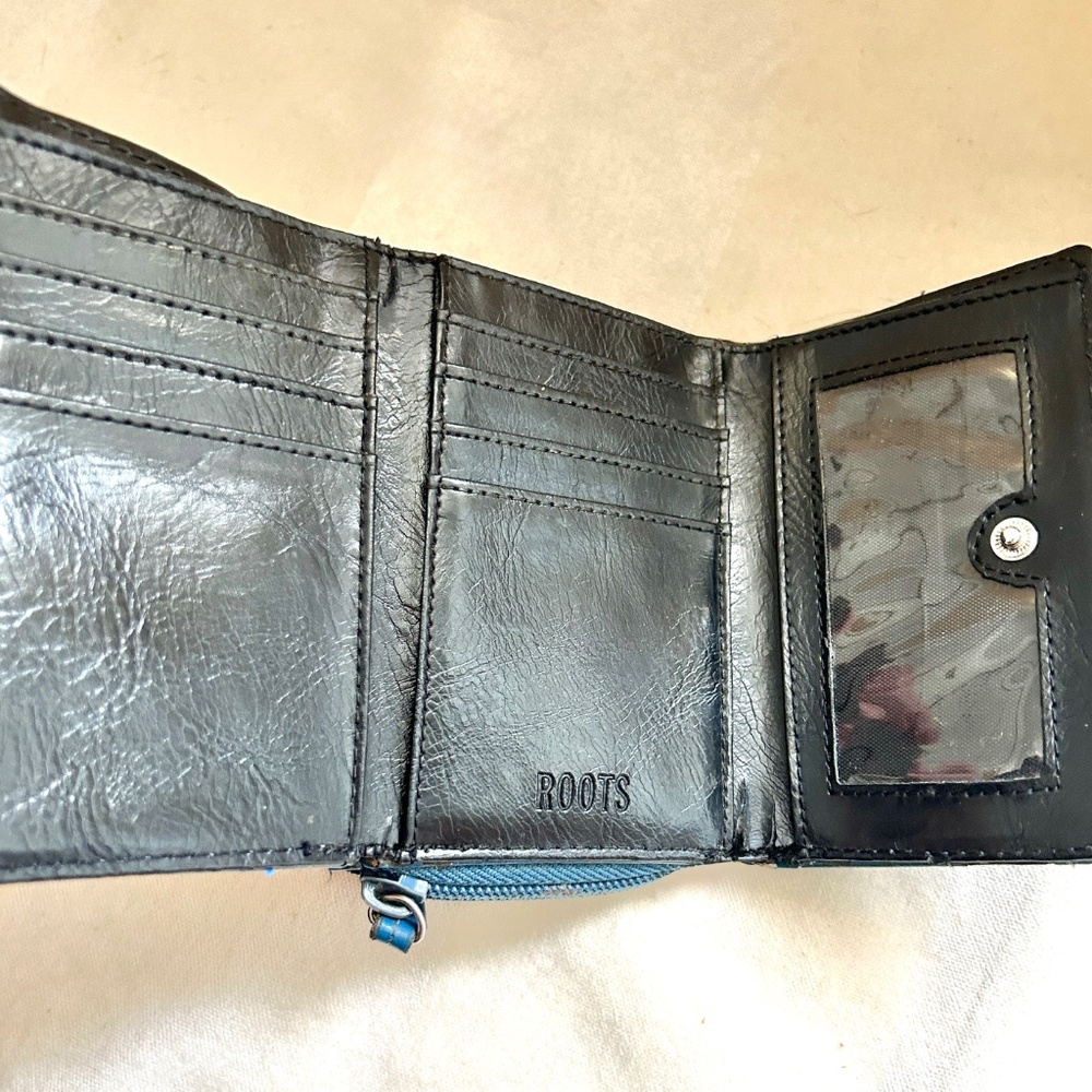 ROOTS Blue/Black Wallet - Picture 2 of 6